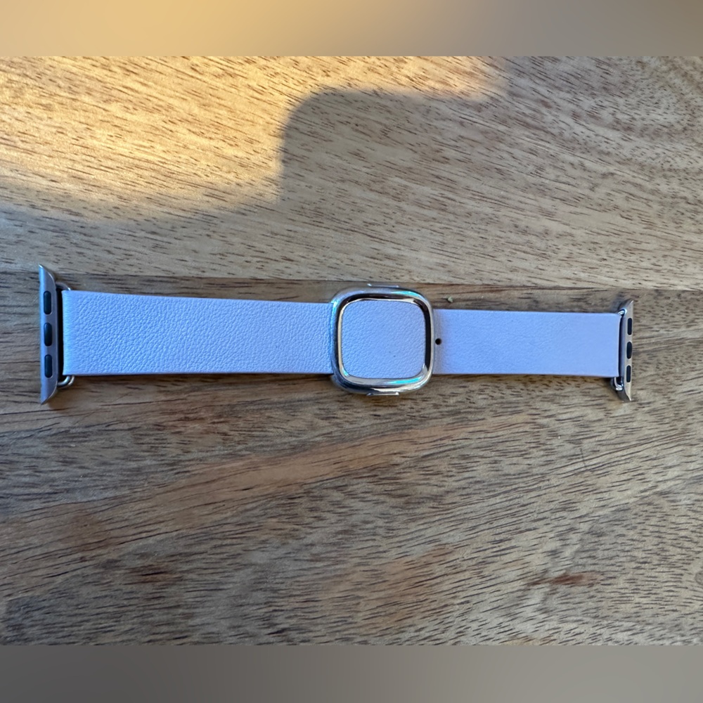 Lavender Leather Apple Watch Band
Modern Buckle